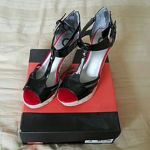 Guess - Black Wedges